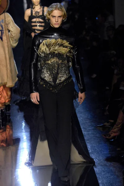 Look 28